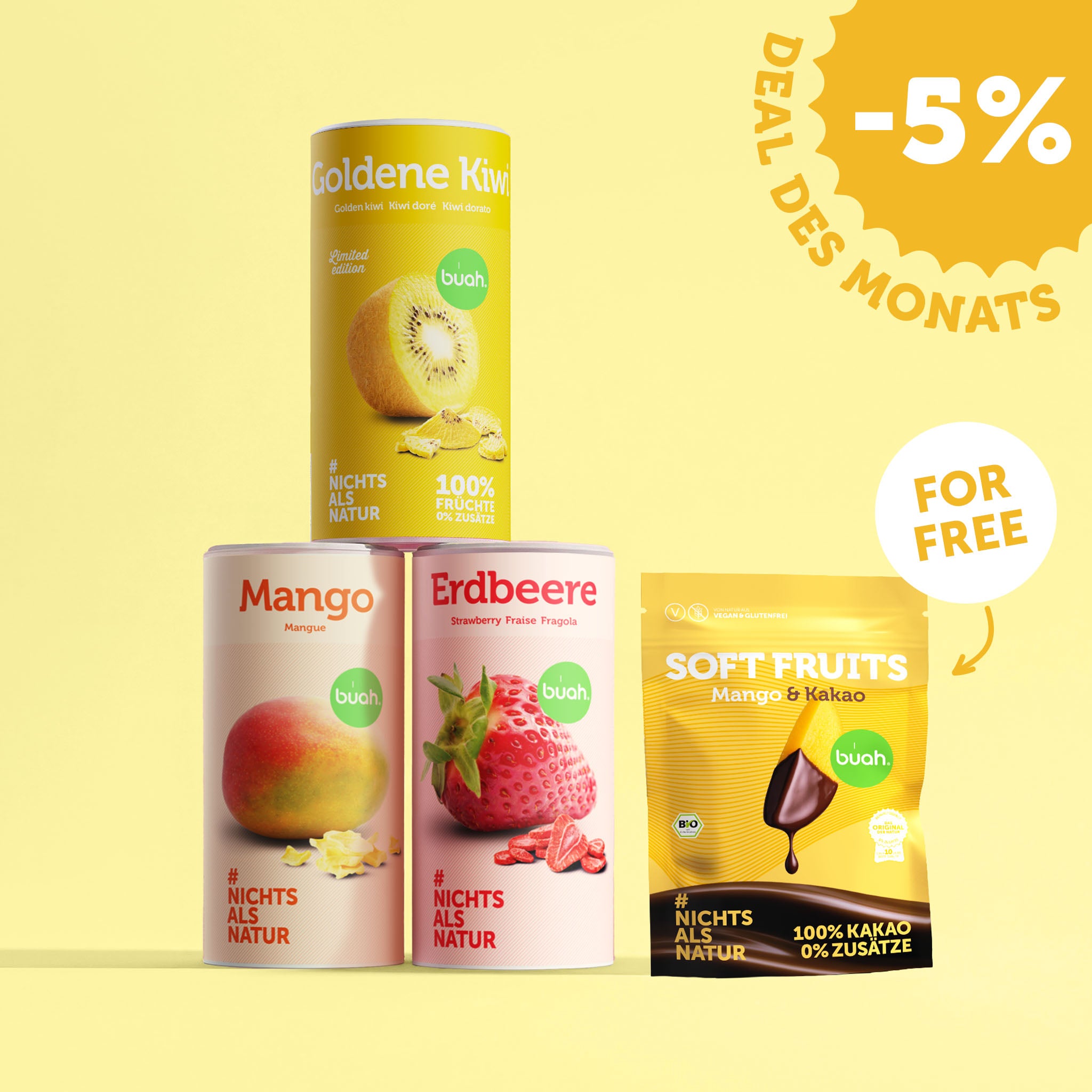 Eine gelbe Dose buah Goldene Kiwi bildet die Spitze einer Pyramide, die auf zwei großen Dosen Mango und Erdbeere steht. Rechts daneben steht ein gelber Beutel buah Soft Fruits Mango & Kakao mit einem „FOR FREE“-Hinweis. Oben rechts ist ein Badge mit „Deal des Monats -5%“.