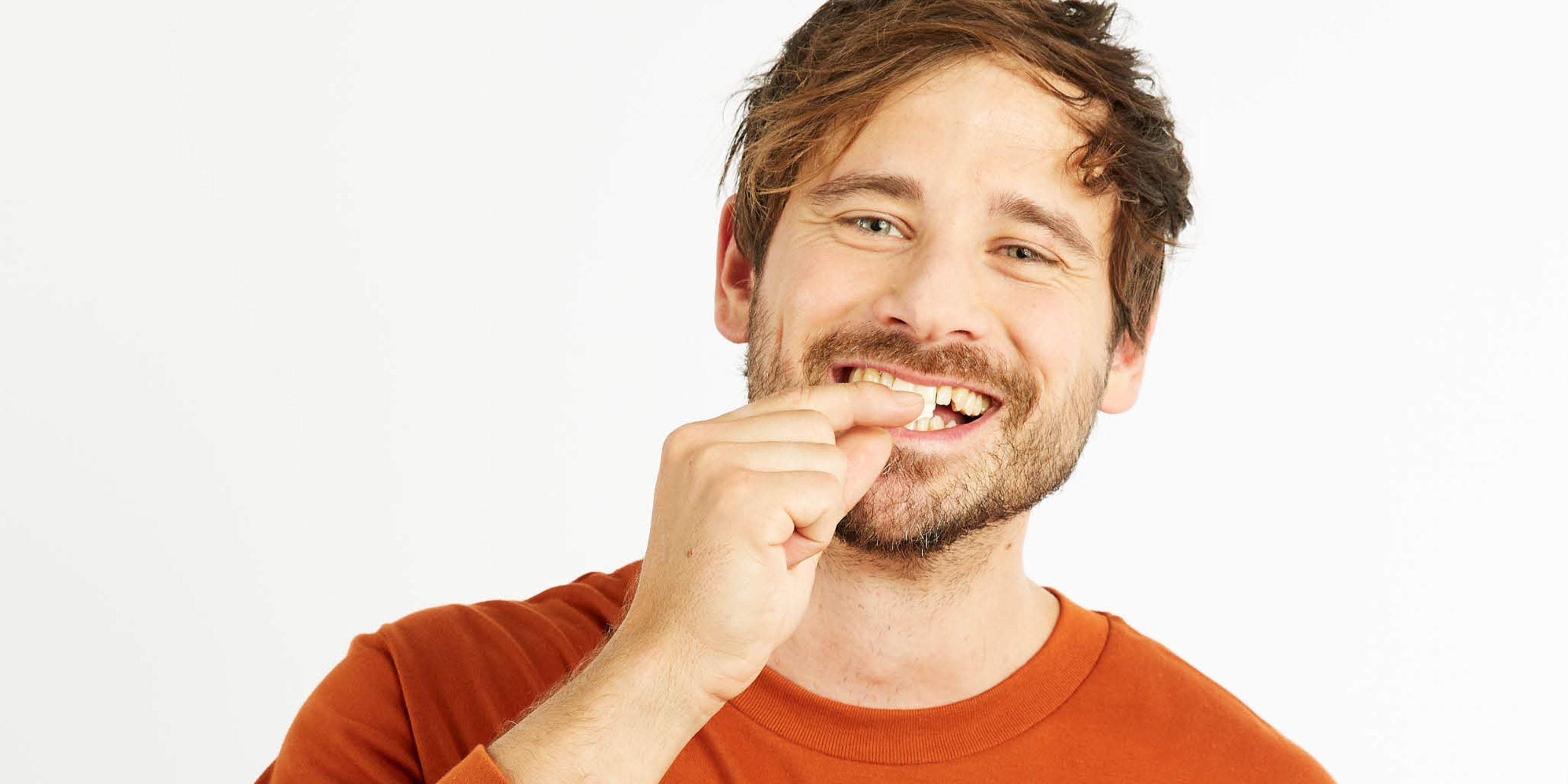 Verschiedene Personen probieren buah Produkte und sind begeistert und gleucklich