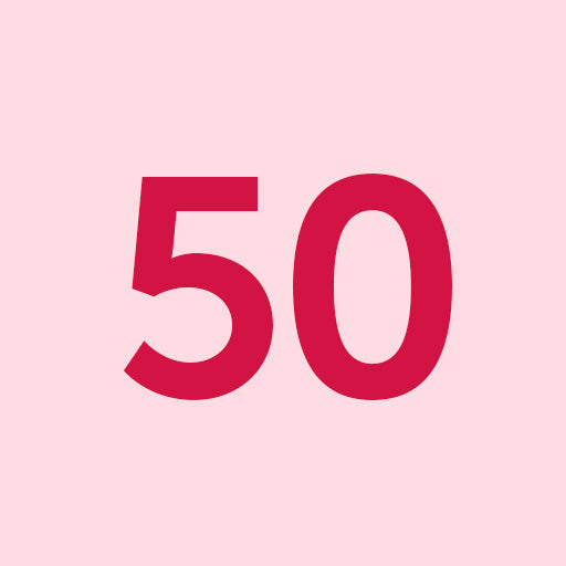 50 in dunkelrosa Ziffern auf pastell-farbigem rosa Hintergrund