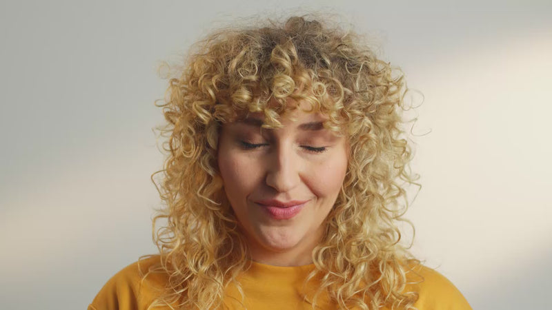 Video mehrerer Personen die buah probieren und begeistert sind