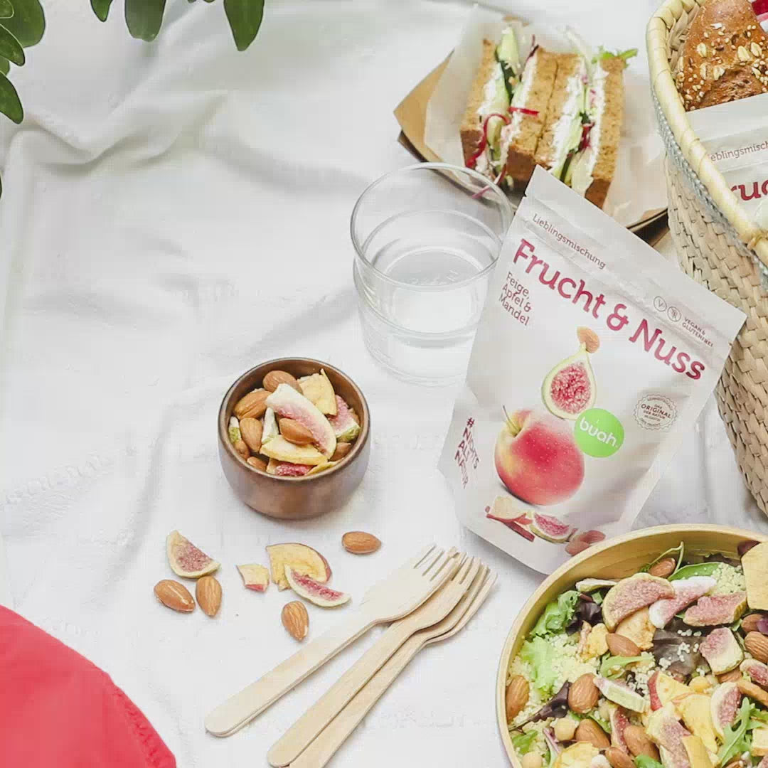 Video einer kleinen Schale mit der buah Frucht & Nuss Mischung Feige, Apfel und Mandel